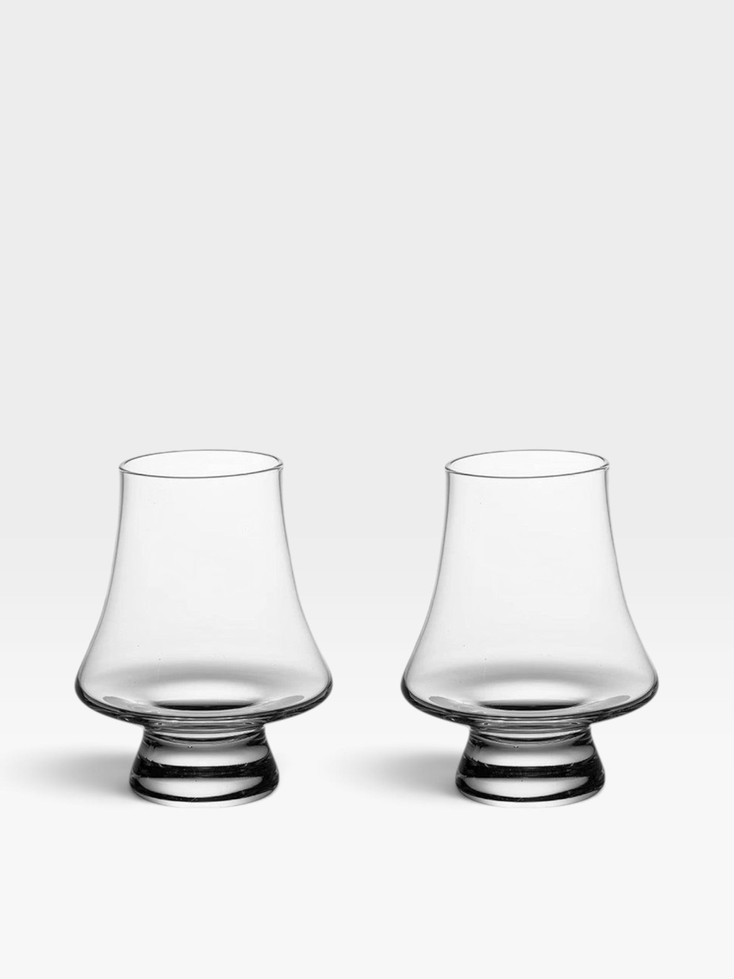 Kit de copos de cristal para whisky Cucinamup com design moderno, borda afunilada e 250ml de capacidade.