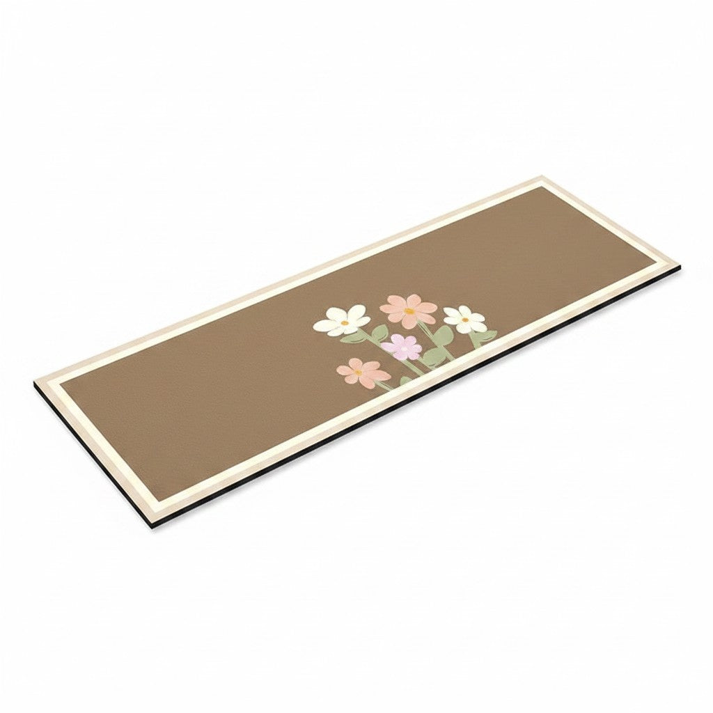 Tapete absorvente Cucinamup marrom com estampa floral, base antiderrapante e acabamento em couro tecnológico para pia.