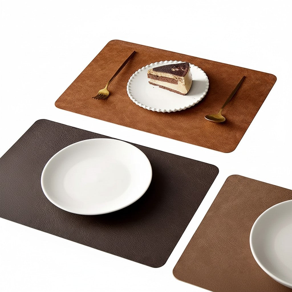 Jogo americano dupla face Cucinamup em couro sintético premium, disponível em tons marrons para mesa posta elegante.