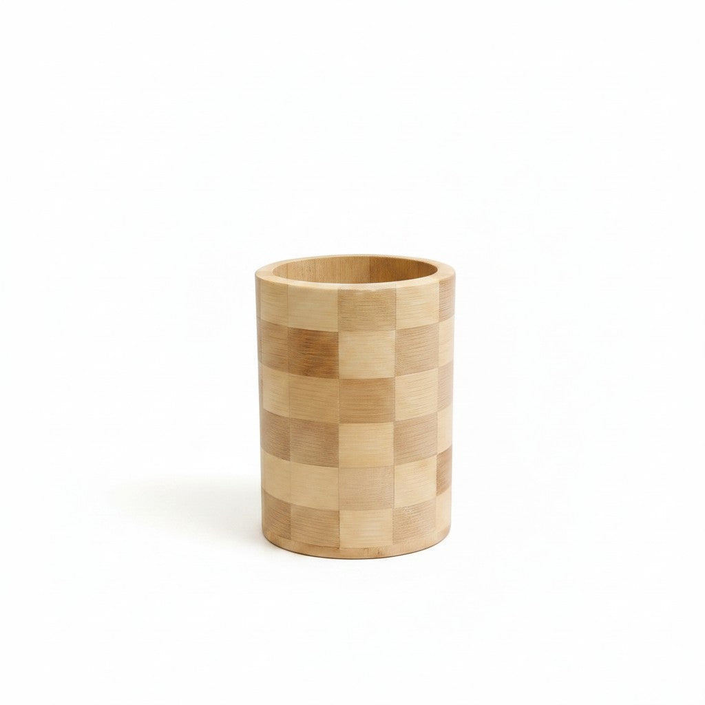 Porta utensílios Cucinamup de bambu natural com design quadriculado para organização de bancada de cozinha